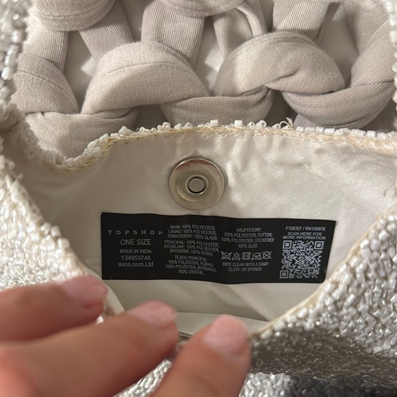 Elegant Cream Beaded Women's Bag - Picture 4 of 4